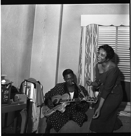 BB King playing guitar in hotel room, Chicago, 1956 - Morrison Hotel Gallery